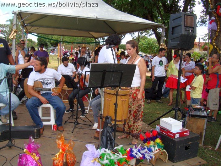 359_geocities_ws_bolivia_plaza.jpg