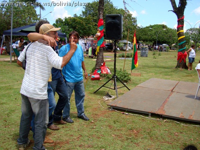 364_geocities_ws_bolivia_plaza.jpg