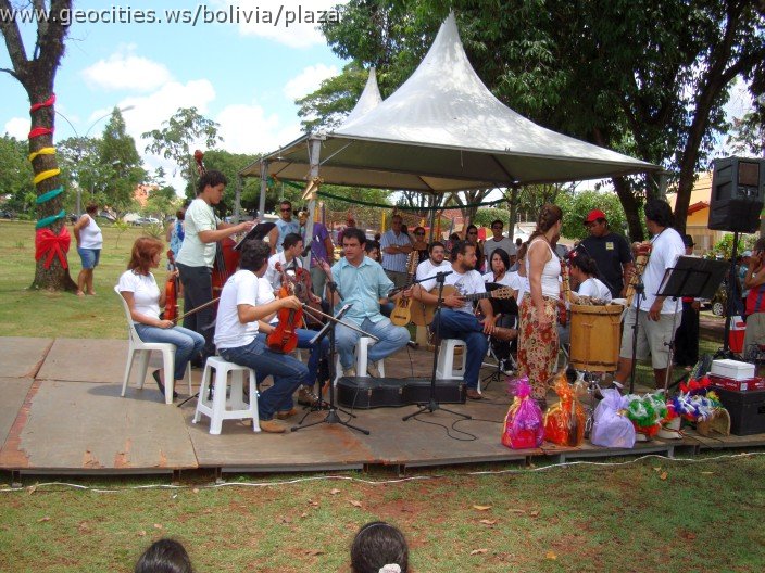 365_geocities_ws_bolivia_plaza.jpg