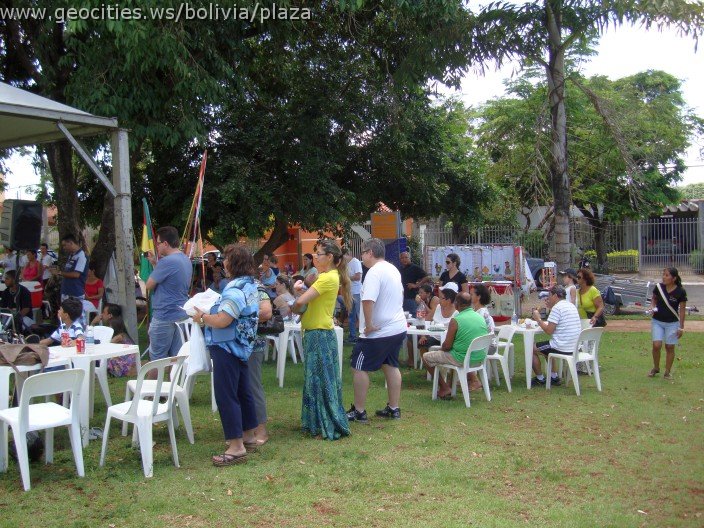 373_geocities_ws_bolivia_plaza.jpg