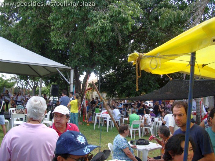 378_geocities_ws_bolivia_plaza.jpg