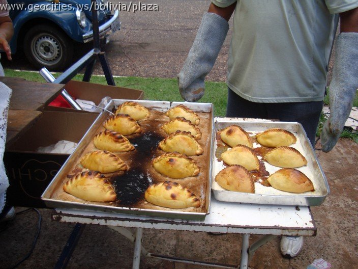 379_geocities_ws_bolivia_plaza.jpg