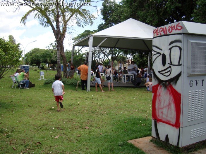 392_geocities_ws_bolivia_plaza.jpg