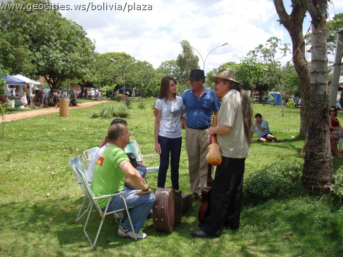 399_geocities_ws_bolivia_plaza.jpg