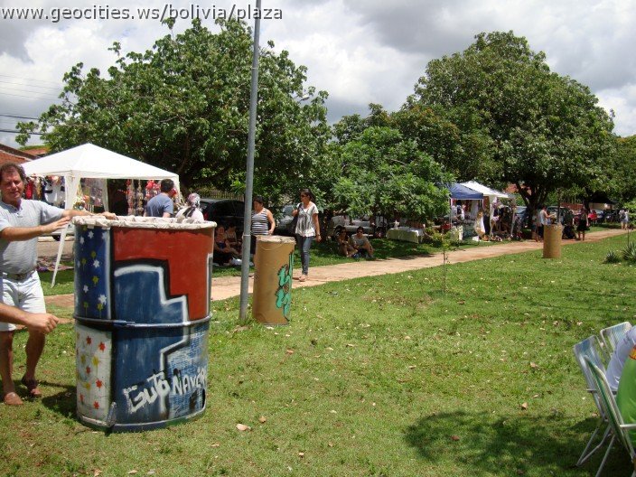 400_geocities_ws_bolivia_plaza.jpg