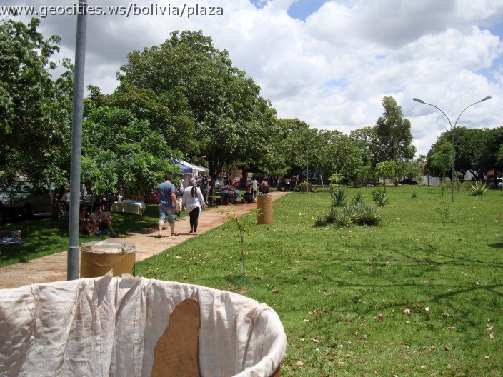 401_geocities_ws_bolivia_plaza.jpg