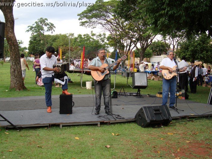 414_geocities_ws_bolivia_plaza.jpg