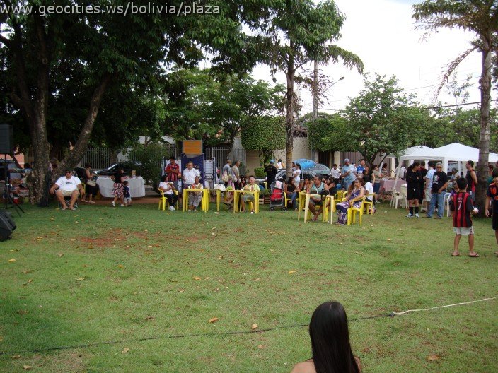 419_geocities_ws_bolivia_plaza.jpg