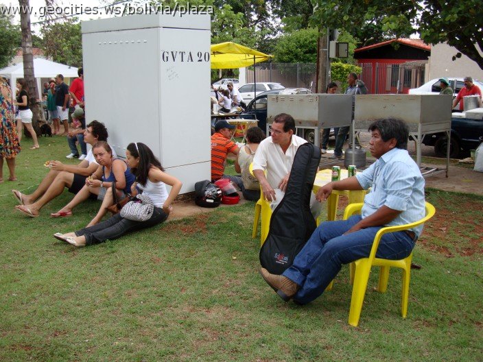 426_geocities_ws_bolivia_plaza.jpg