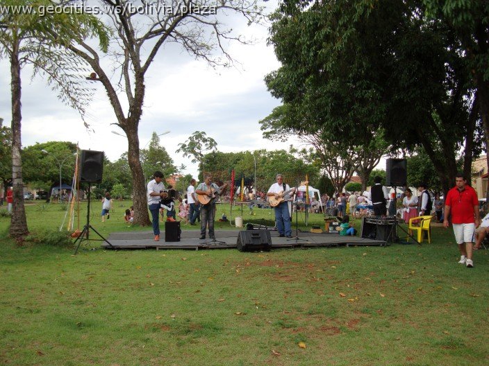 430_geocities_ws_bolivia_plaza.jpg