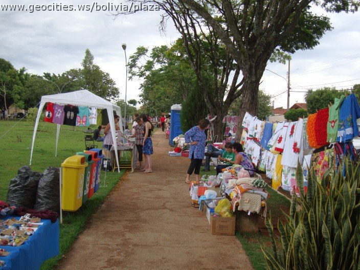 433_geocities_ws_bolivia_plaza.jpg