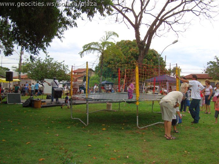 435_geocities_ws_bolivia_plaza.jpg