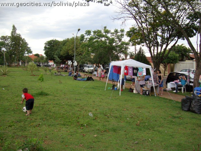436_geocities_ws_bolivia_plaza.jpg