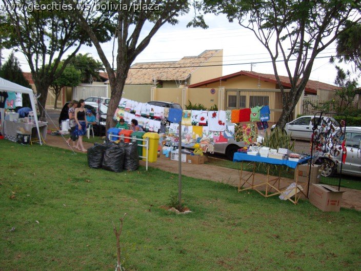 437_geocities_ws_bolivia_plaza.jpg