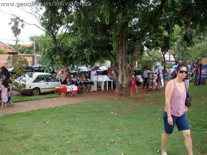 439_geocities_ws_bolivia_plaza.jpg