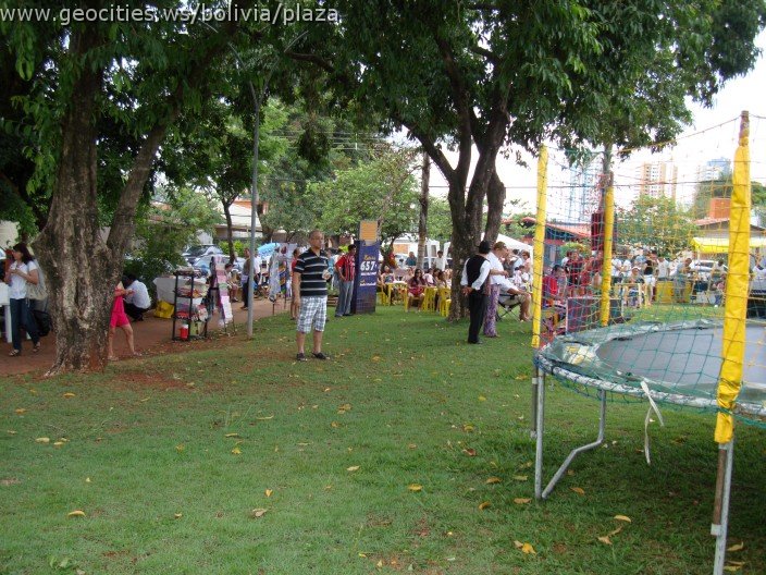 440_geocities_ws_bolivia_plaza.jpg