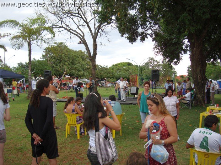 456_geocities_ws_bolivia_plaza.jpg