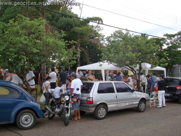 467_geocities_ws_bolivia_plaza.jpg