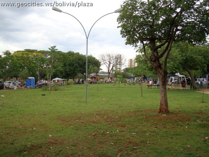 488_geocities_ws_bolivia_plaza.jpg