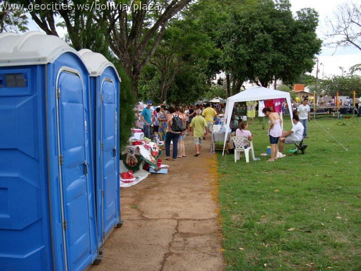 500_geocities_ws_bolivia_plaza.jpg