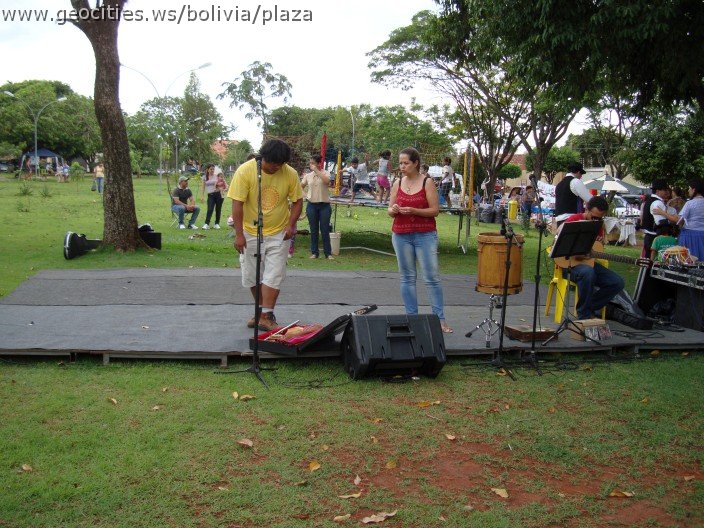 533_geocities_ws_bolivia_plaza.jpg
