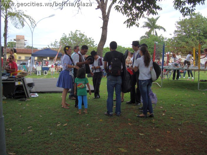 537_geocities_ws_bolivia_plaza.jpg