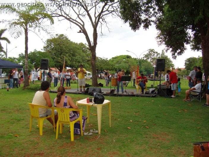 540_geocities_ws_bolivia_plaza.jpg