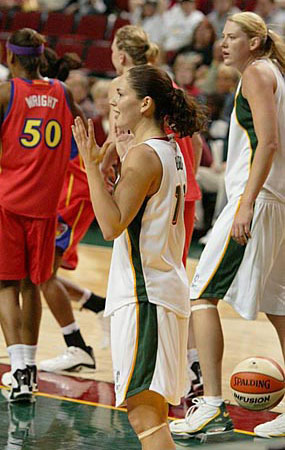 Sue Bird questioning a call