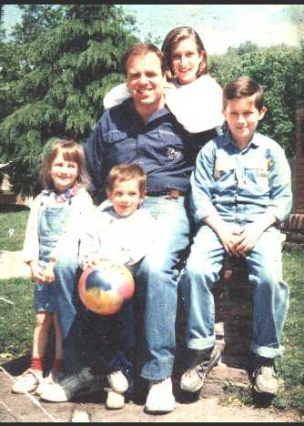 CarlosFamilia1.jpg (83950 bytes)