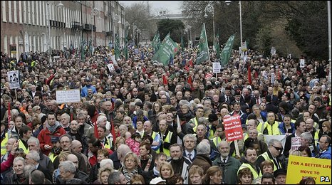 Thousands protest in Dublin