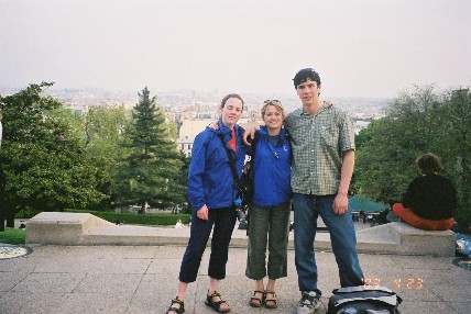 Jen, Shauna and Ben on the steps of the Sacre Coeur