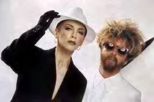A principios de 1982 Eurythmics cambi� de imagen. Stewart se hizo mas rokero y Annie mas androgina