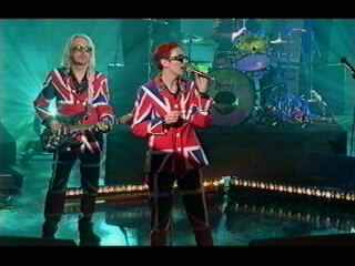 Los Brits Awards de 1999 fueron el escenario para que Eurythmics volviera a reunirse tr�s 10 a�os de ausencia.