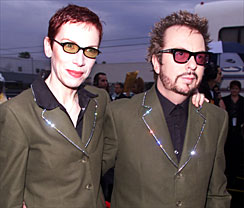 Eurythmics llegando al recinto donde ofrecer�an un concierto
