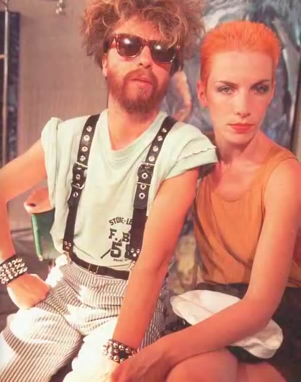 Annie Lennox Y Dave Stewart descansando despu�s de ensayar