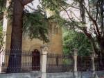 Iglesia-pante�n del pueblo