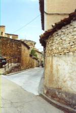 Callejuela que conduce a la casa rural