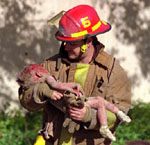 OKC firefighter Chris Fields gently carries Baylee Almon away from the rubble.  (8K)