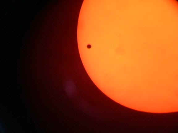 venustransit.jpg (30387 bytes)