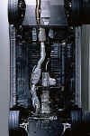 nissan_skyline-under.jpg (26665 bytes)