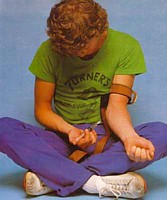 Heroinomano drogandose v�a endovenosa