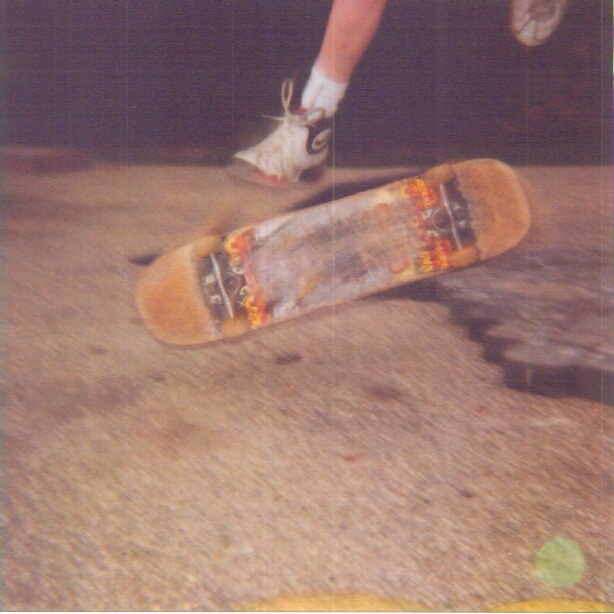 Tom- Heelflip off bricks