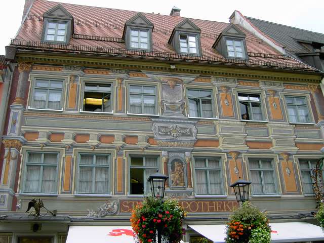 A building in downtown F�ssen.