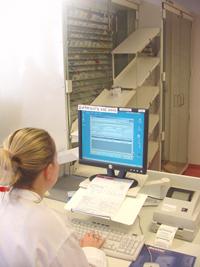 Online pharmacy. Συμβουλεύει για την αγορά της ιατρικής για το διαδίκτυο.