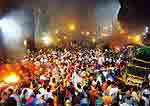 Swirling crowrd of Hindu worshippers