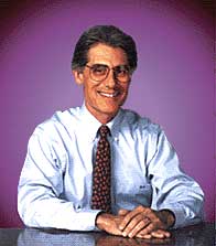 La popularidad de los libros escritos por Brian Weiss sobre la posibilidad de vivir muchas veces ha llevado a un encuentro inevitable entre defensores e impugnadores. He aqu� dos perspectivas donde el lector decide a su libre albedr�o [Mayo, 2009]