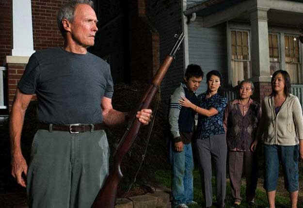 El otrora Harry el Sucio logra uno de sus mejores filmes, que ya es decir, y refleja una realidad norteamericana despojada de m�scaras pol�ticamente correctas, es decir, la que Hollywood, que lo releg� de los �scares, se obstina en desde�ar. Una magn�fica obra a la altura de Unforgiven {Febrero, 2008]