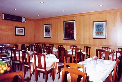 En alg�n momento se les consider� el negocio ideal, dado que la gente siempre tiene hambre. Pero la crisis, absurdas restricciones legales y abierto encono han hecho de los restaurantes una industria sin apetito para seguir creciendo [Junio, 2009]