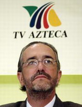 El salinismo transfiri� dos de sus frecuencias televisivas a los particulares en espera que con ello se incrementar�a la calidad de sus contenidos. Dos d�cadas despu�s el saldo es triste. TV Azteca copi�, y de ribete rebas�, a la mediocridad de su principal competidora. Ello no evit�, claro, que los nuevos concesionarios recuperaran r�pido su inversi�n