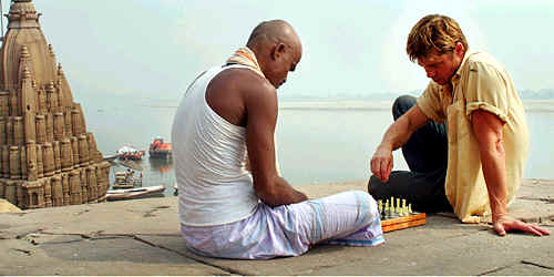 Inevitable competidora en la pr�xima entrega de los �scares, The Curious Case of Benjamin Button tiene enfocadas sus bater�as en darle su primera presea a Brad Pitt pese a ser una calca de otro cierto personaje que no sab�a lo que encontrar�a en una caja de chocolates [Enero, 2009]